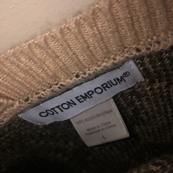 Cotton Emporium Double V Crop Camo Sweater Size Large - Picture 4 of 5